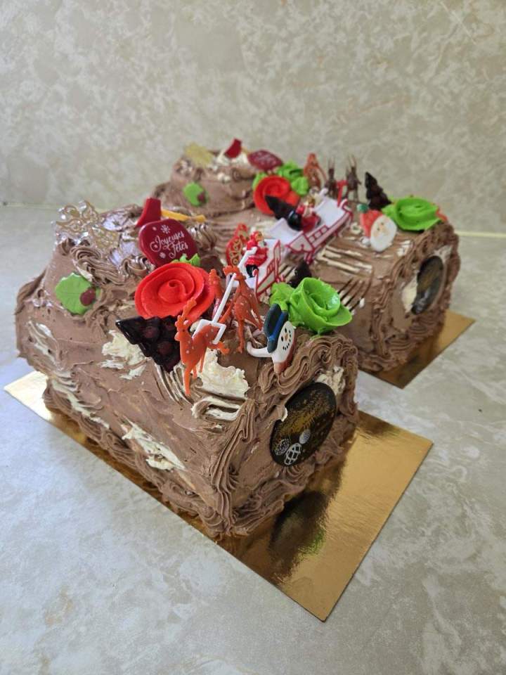 Custom cakes in Mercier