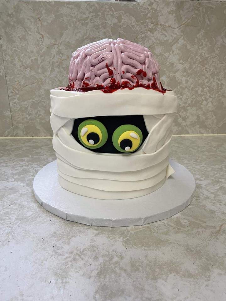 Custom celebration cakes in Mercier