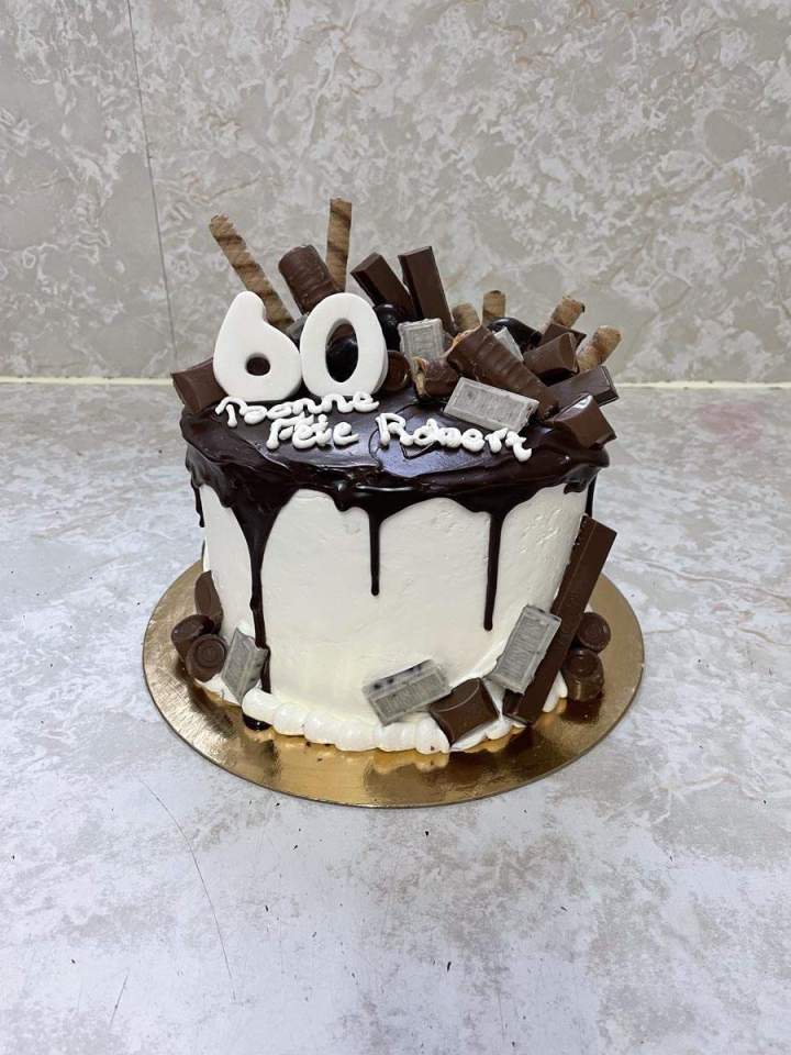 Customized event cakes in Mercier